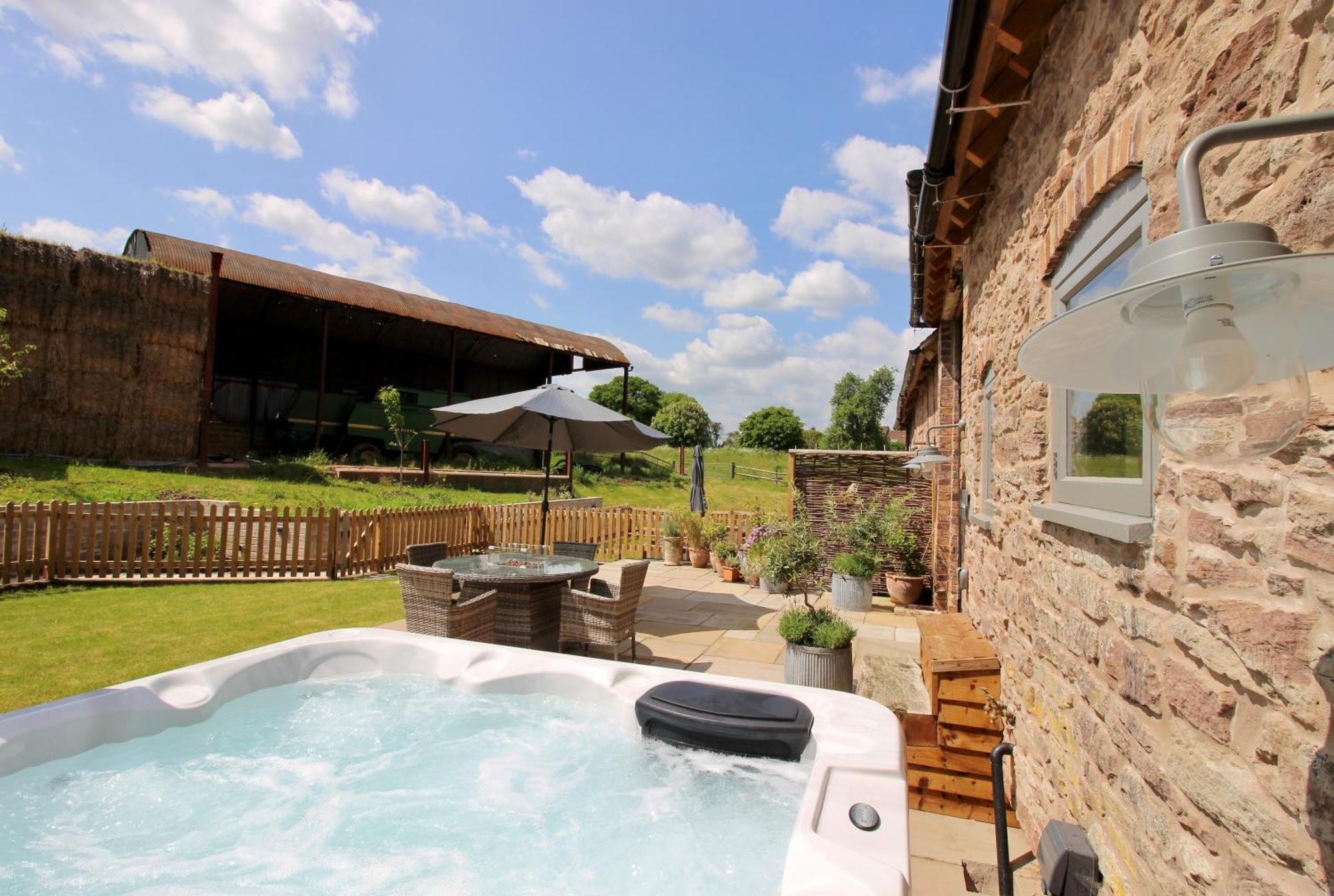 The Cart House - Beautiful Contemporary Barn - Hot Tub Bridgnorth Exterior foto