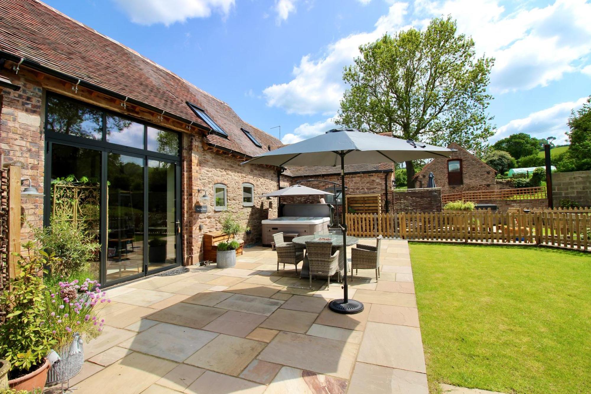 The Cart House - Beautiful Contemporary Barn - Hot Tub Bridgnorth Exterior foto