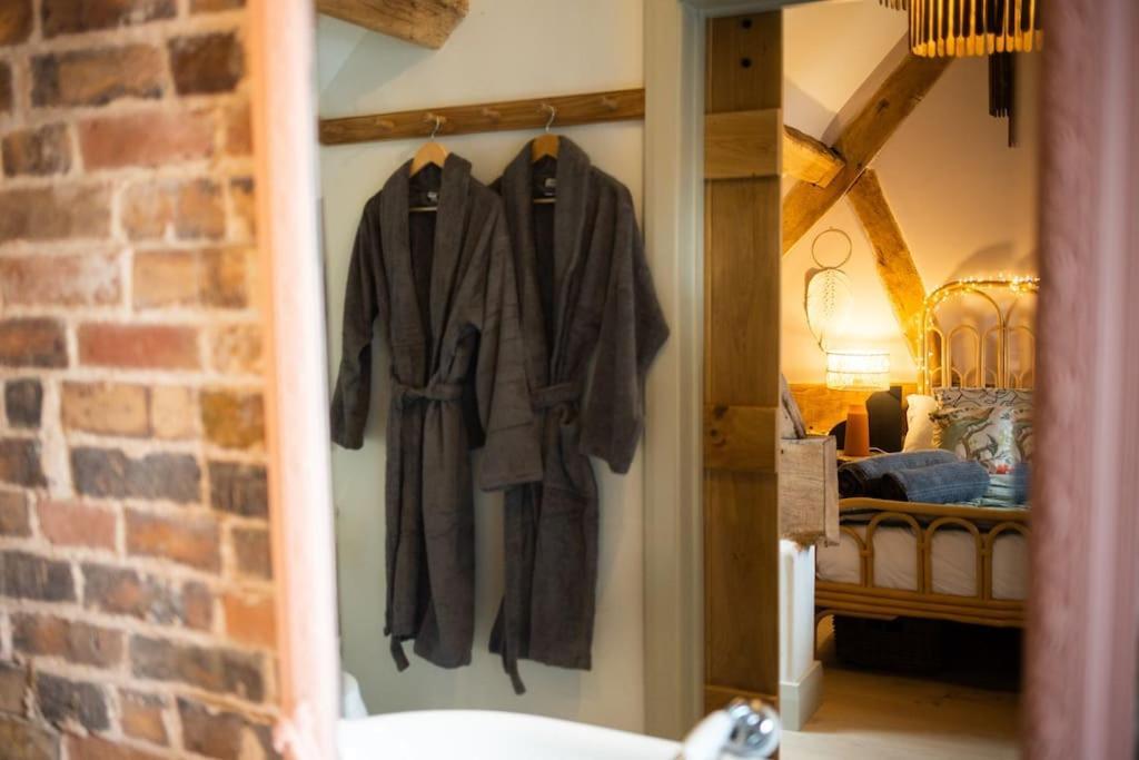The Cart House - Beautiful Contemporary Barn - Hot Tub Bridgnorth Exterior foto