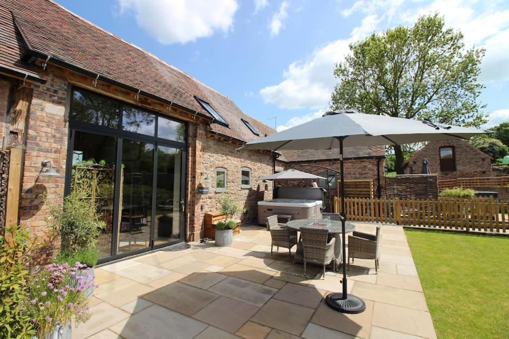 The Cart House - Beautiful Contemporary Barn - Hot Tub Bridgnorth Exterior foto