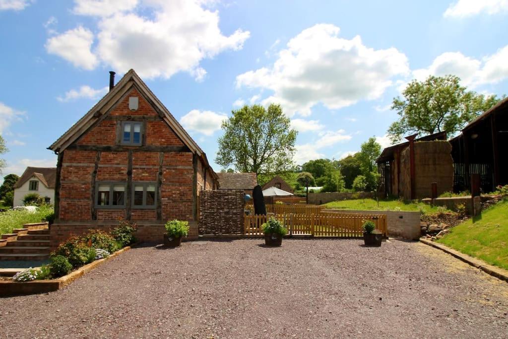 The Cart House - Beautiful Contemporary Barn - Hot Tub Bridgnorth Exterior foto